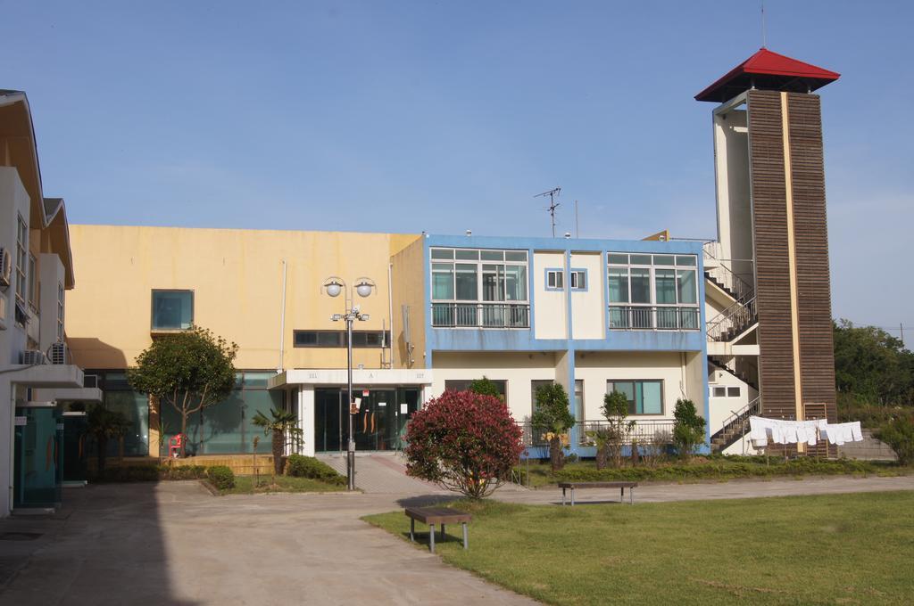 Geomunoreum Hostel Jeju Exterior foto