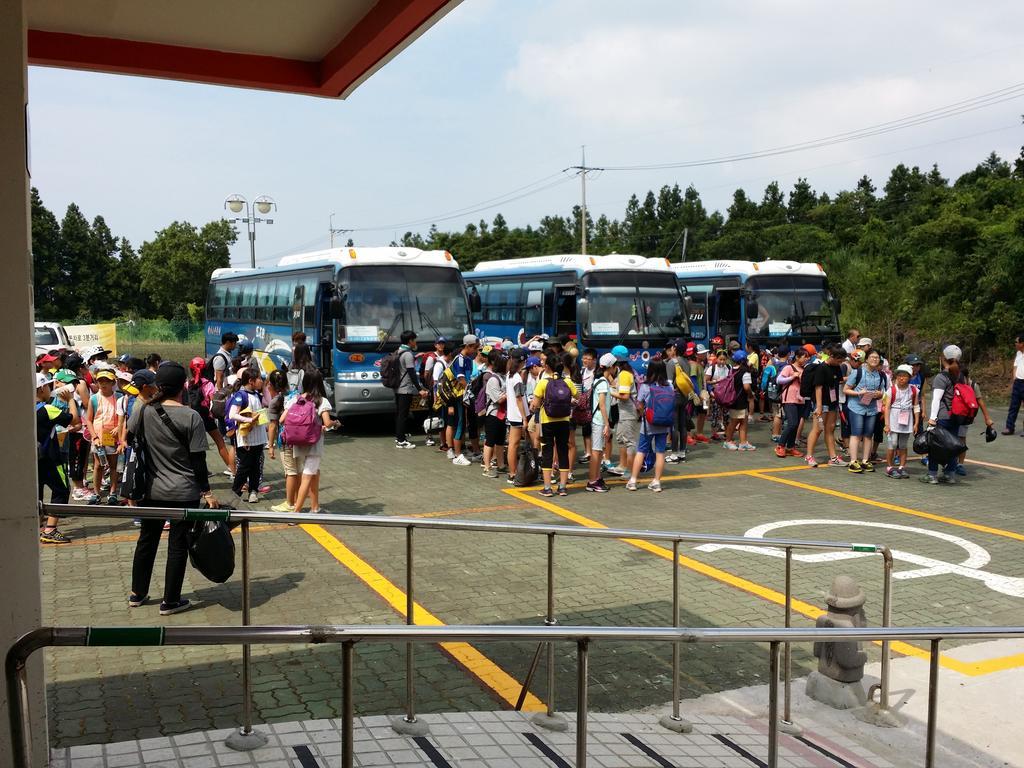 Geomunoreum Hostel Jeju Exterior foto