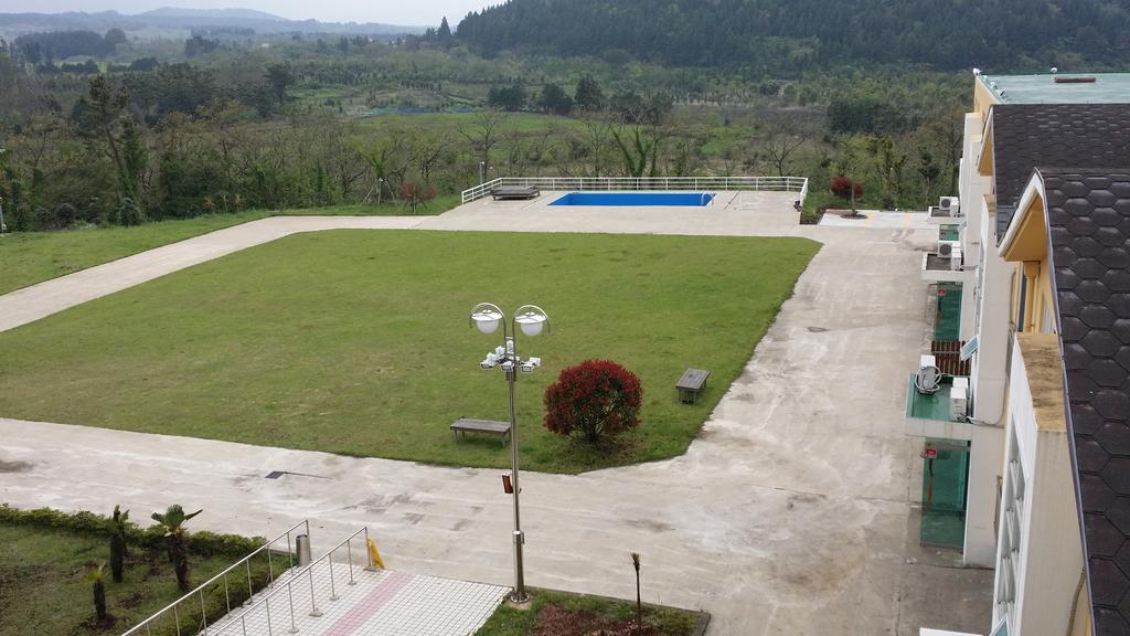 Geomunoreum Hostel Jeju Exterior foto