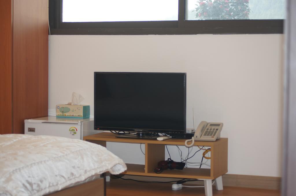 Geomunoreum Hostel Jeju Exterior foto
