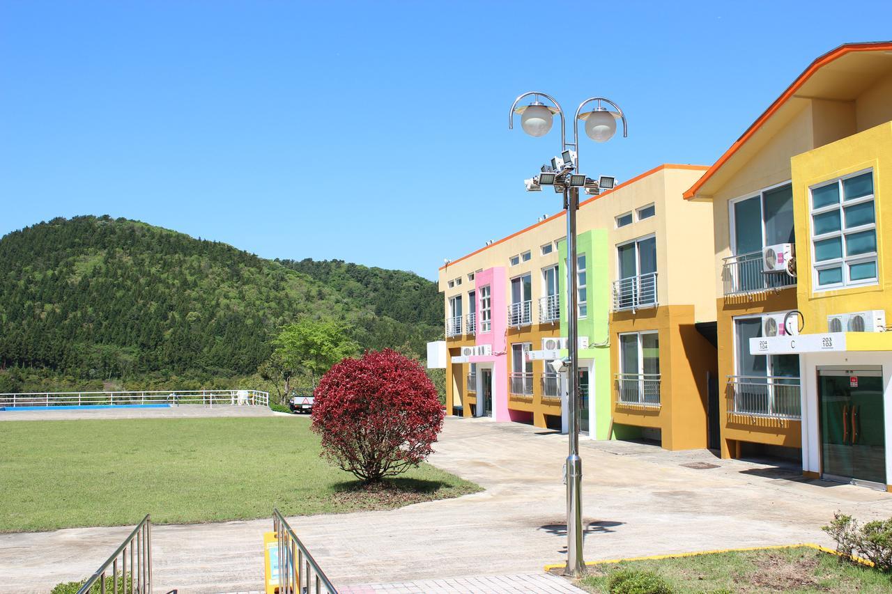 Geomunoreum Hostel Jeju Exterior foto
