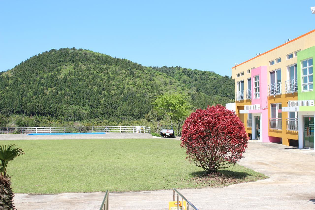 Geomunoreum Hostel Jeju Exterior foto